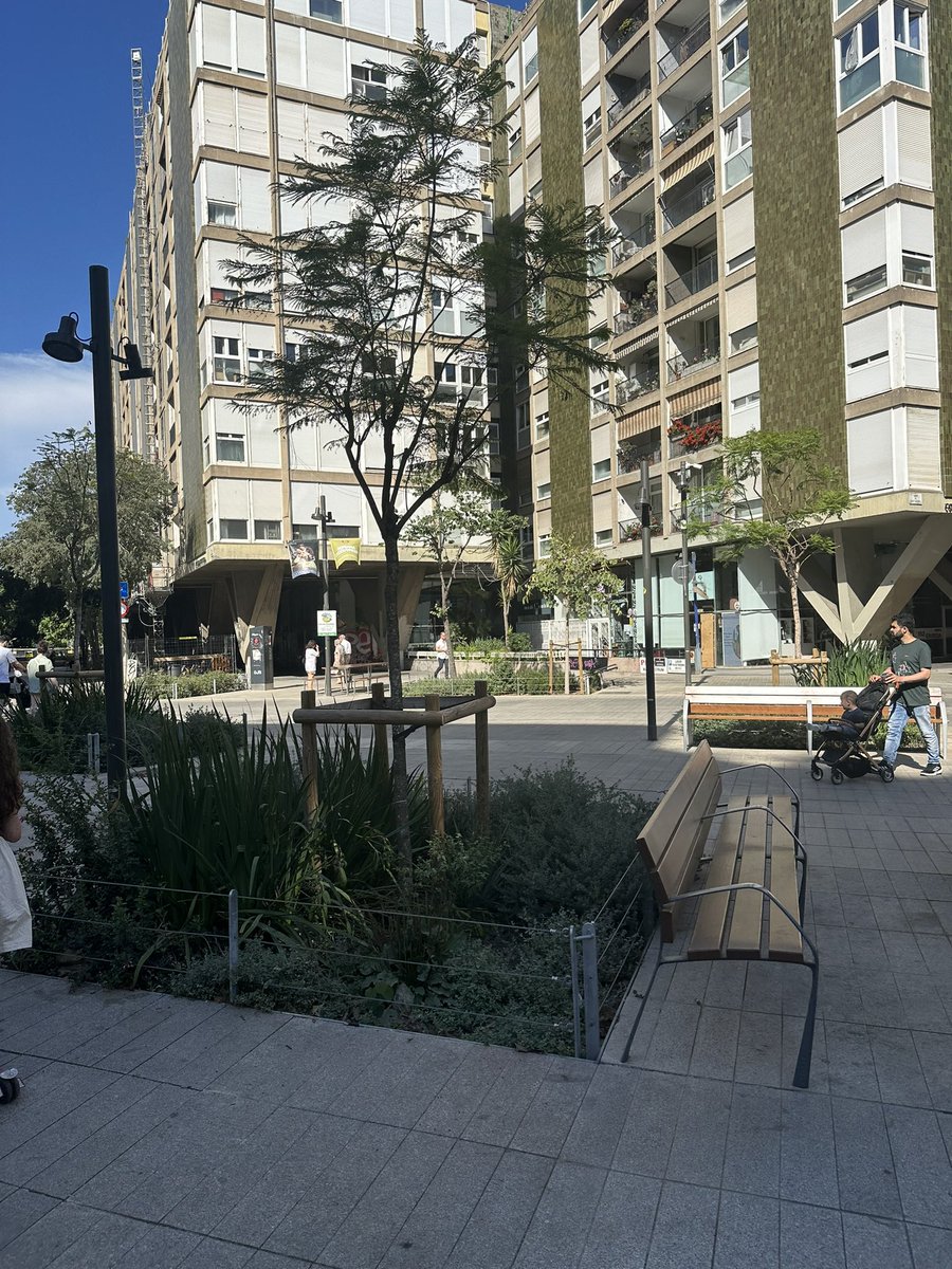 ¡Gracias <a href="/xavimatilla/">Xavi Matilla</a> @jordihoney, por un estupendo recorrido por pas Superillas de Barcelona!