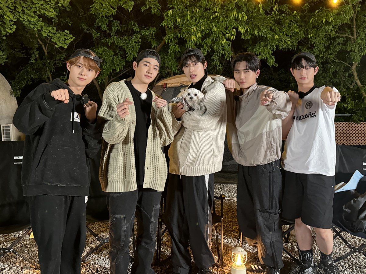 [📸] 240626 DKZ 정컨찌르기 EP.10

이제는 헤어져야 할 시간😢

👊🐰🐹🐱🐻🦊🍖

#DKZ #디케이지
#정컨찌르기