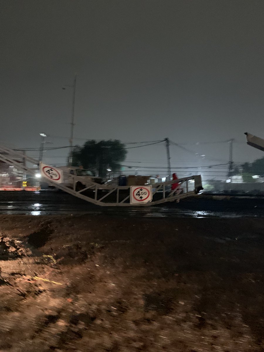 MariaJesusHdzR's tweet photo. @eTultepec @TultepecMex #tultepec #teyahualco  Acaban de tirar en las vías la estructura 😱😱😱 https://t.co/xfGwm8ugzC