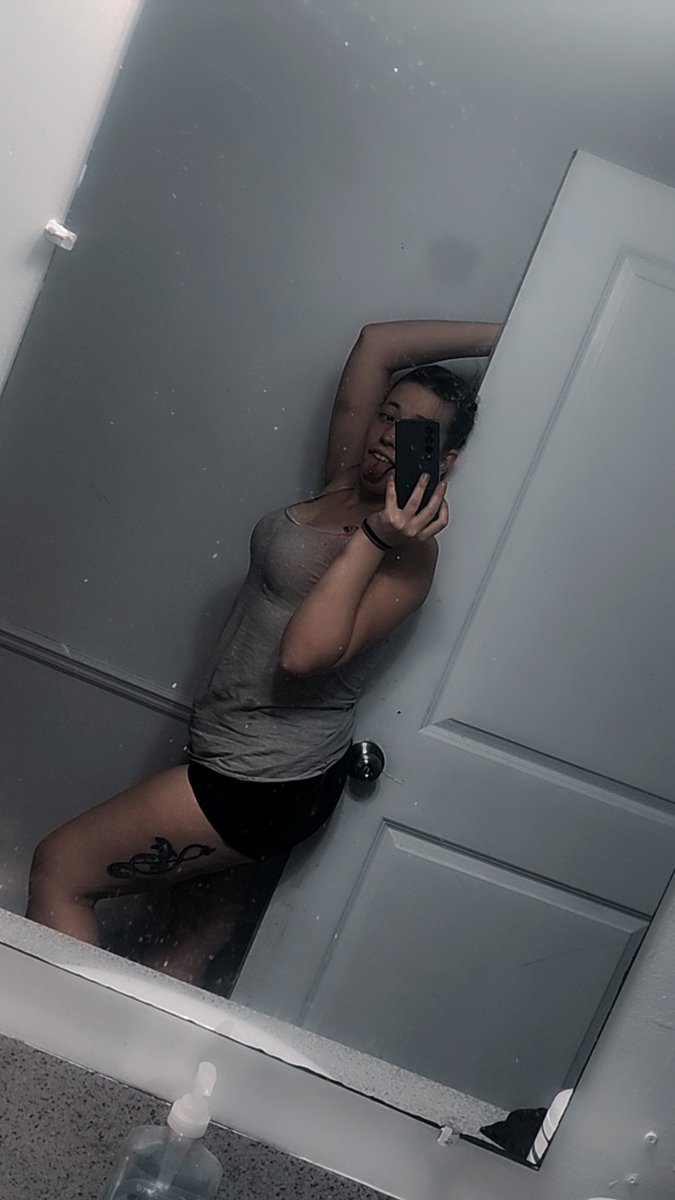 Lil_Mama626722's tweet photo. Whats up #stonerfam it's about bedtime! Hope yall had a great day! I'm super excited. As of rn in about 30mins, my first born baby boy will be a big 5yo!! #blessed #mamaof2 #boymom #cannamama #stonermom #cute #contentcreator #babygirl #vibes #stayhigh https://t.co/4icUkXuod6