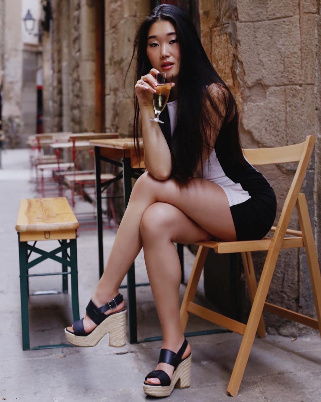 Karen displaying her curvesGorgeous Karen in a provocative poseKarentahe showing off her body