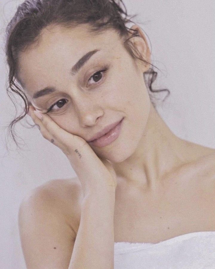 allurequinn's tweet image. happy 31st birthday to the beautiful ariana grande