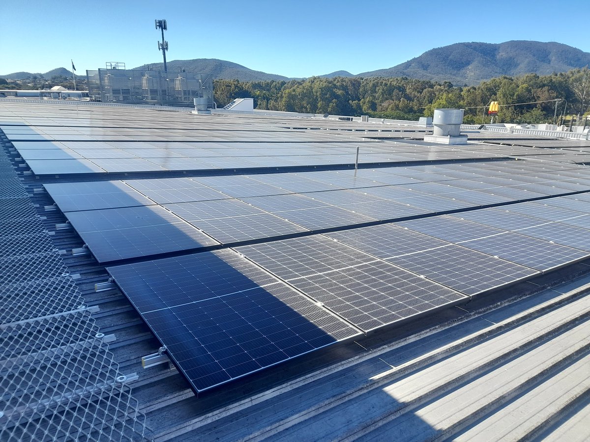 jaynhats's tweet photo. @nickmangwana 3.5MW roof top on a shopping centre vene vachisorta graft kuneimwewo nyika, ko tipeiko dariro https://t.co/ujRBKmhiYy