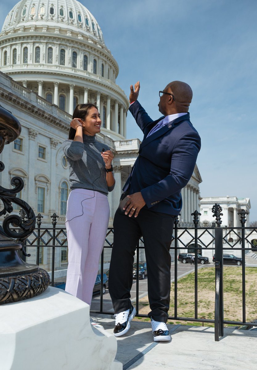 EliseJoshi's tweet photo. Jamaal Bowman listens and leans on his community. He's unapologetic about his desire for total liberation, from a Free Palestine to an end to the fossil fuel era.

Delivered $1B for NY-16, introduced the GND for public schools &amp; more. So inspired. Thank you @JamaalBowmanNY. https://t.co/9HpjdRWtci