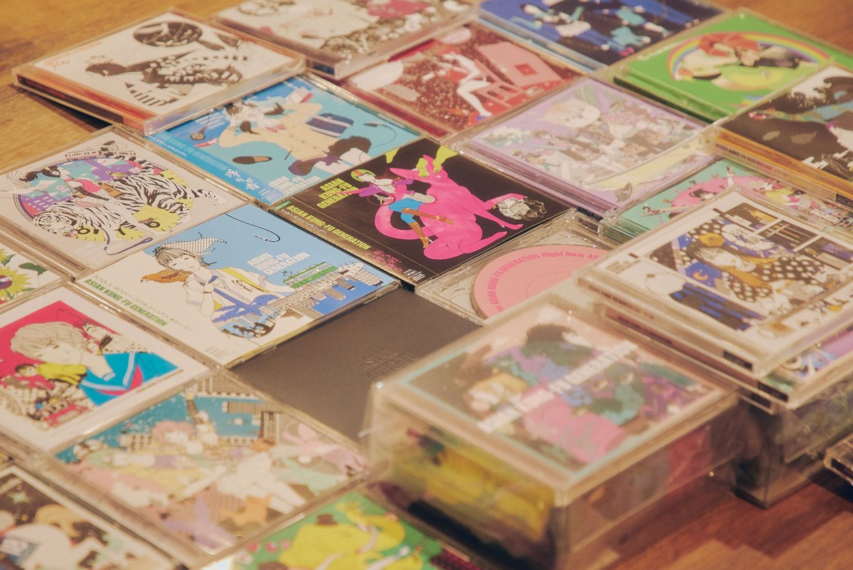 AKG_information's tweet image. 【News】7/31(水) リリース『Single Collection』💿

初回生産限定盤には、全シングルのジャケットカードと中村佑介氏とメンバーによる対談ブックレットが付属✨

💁ご予約はこちら
kmu.lnk.to/amrLDc

photo by @tetsuyayamakawa