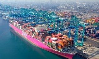 前5个月天津跨境电商零售进出口单量超900万单，智慧监管赋能，跨境电商物品“秒级通关”。