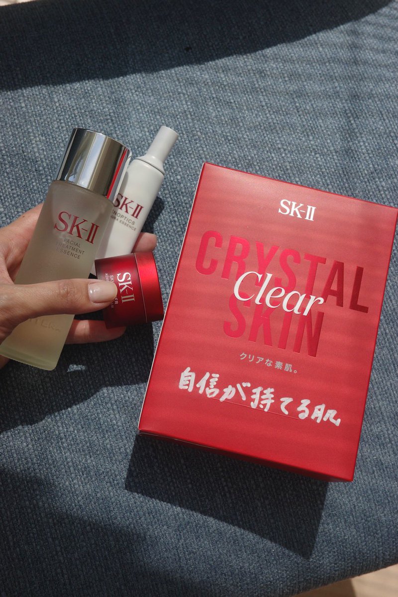 #SKII から化粧水、美白美容液、クリームが入ったピテラ™ヒーロー セットが出たよ。 朝起きた瞬間から自信を持って 1 日をスタートできる肌が私の目指すクリアな肌。乾燥しがちな私の肌にピテラ™*を浸透させる時間が肌を労わってる事を実感する #PR #ありがとうピテラ*SK-II 独自のｶﾞﾗｸﾄﾐｾｽ