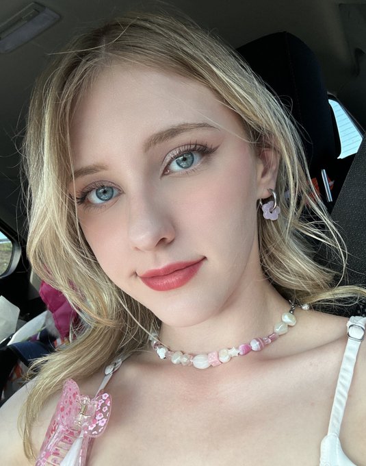 I love having the windows down while cruising, buuuut, my hair does not ! 😣😮💖 https://t.co/scKnPD5Be