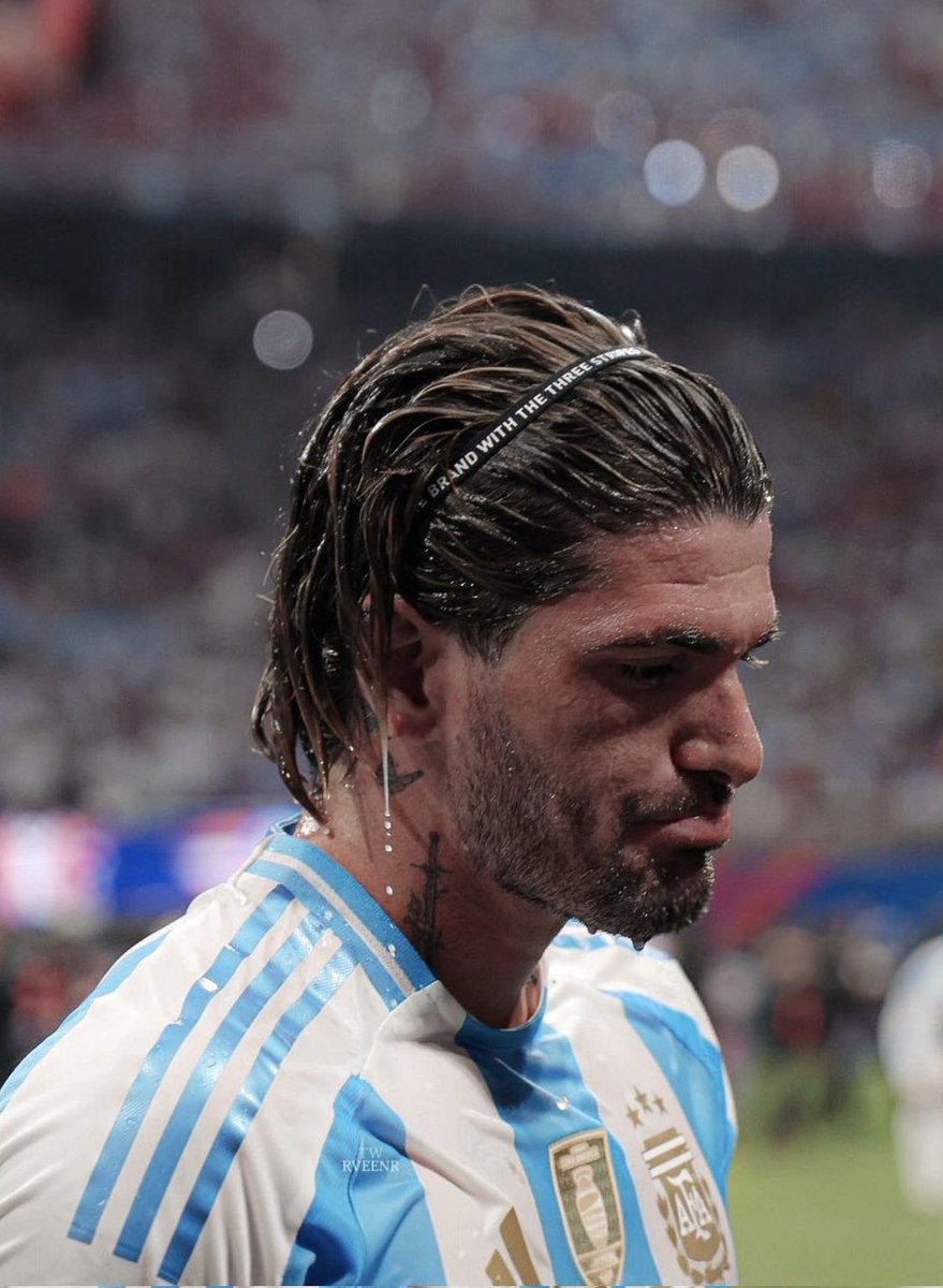 Este tipo perdió solamente 4 de 65 partidos que jugó con la camiseta de Argentina y ganó todos los títulos posibles. 

Respeten a RDP. 🇦🇷🔐