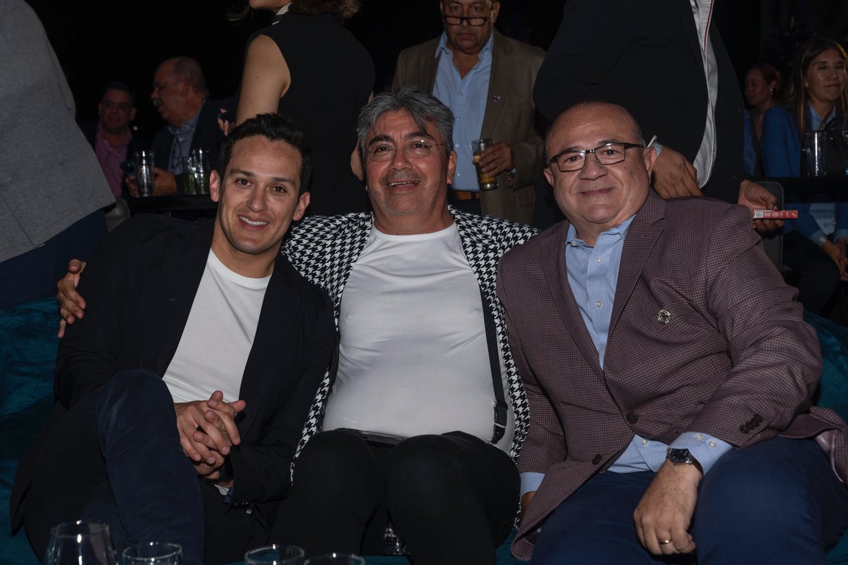 Hoy presentamos a <a href="/CemixOficial/">Cemix Saint-Gobain</a> como nuevo patrocinador oficial de <a href="/CruzAzul/">CRUZ AZUL</a>. Este es el primer paso de una alianza estratégica muy sólida. ¡Bienvenidos a la gran Familia Cruz Azul! #NuestraRefundación