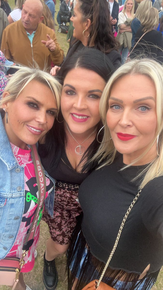 Kelley L tweet media