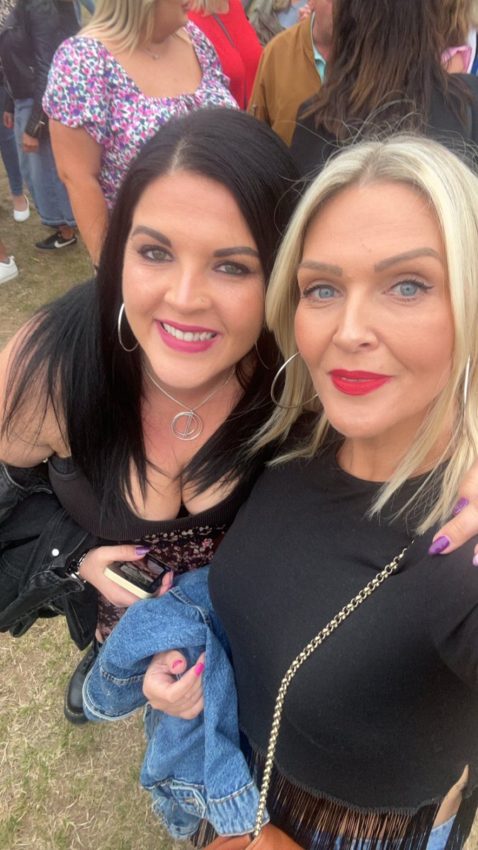 Kelley L tweet media