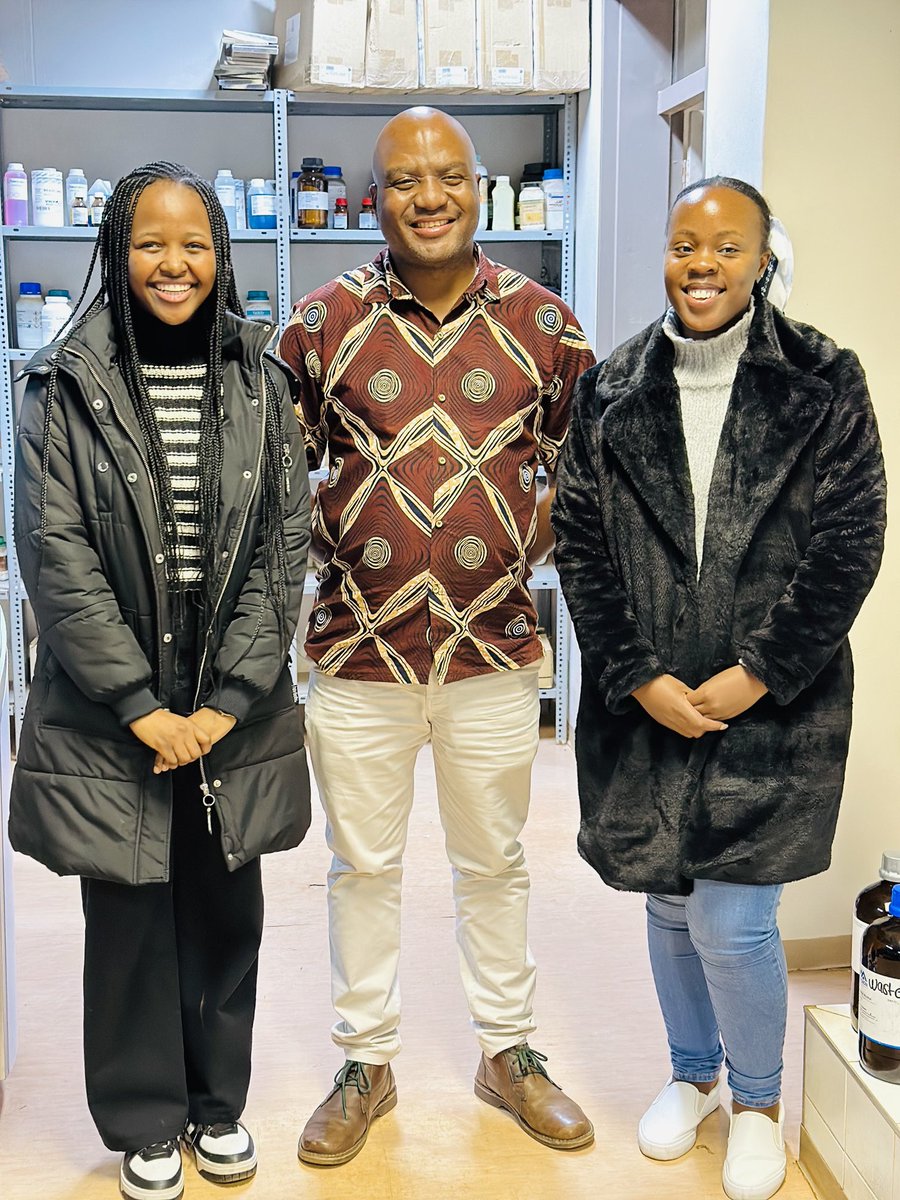 FT_ResearchUJ's tweet photo. Our PhD candidates @KgalaletsoO and @Akhona_Myoli @go2uj were hosted by Prof. Madala @Univenofficial . This visit expanded their theoretical knowledge and hands-on skills on LCMS instrumentation and data acquisition methods.
#LCMS #Metabolomics #Data https://t.co/oDhJ2ZkfkD