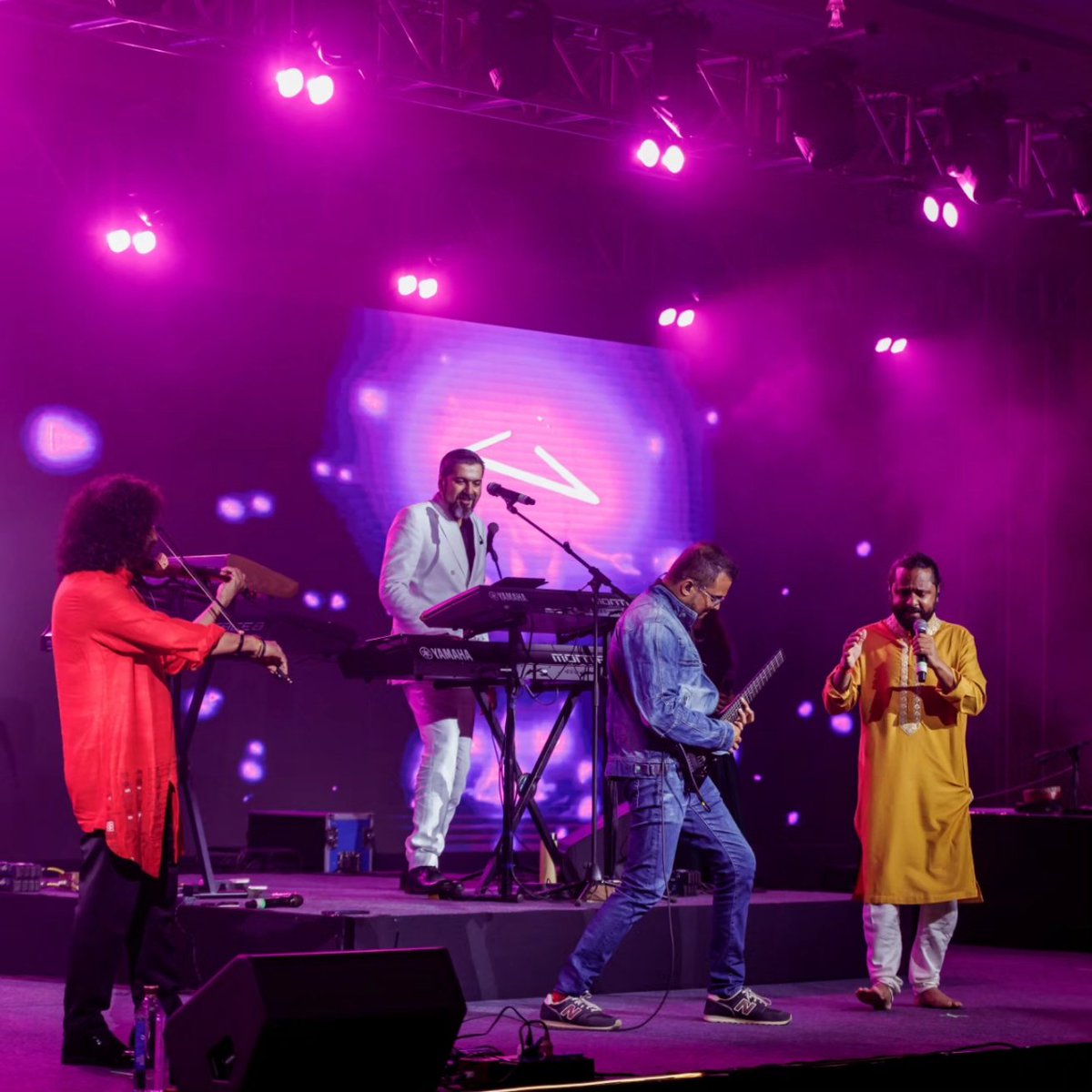 rickykej's tweet photo. Honored!! My second concert in collaboration with the living legend - Nobel Peace Prize Winner @k_satyarthi in Chennai. What a spectacular event it was. Next up - Jaipur :-) Special thanks to everyone at @TheLeelaHotels. All of you are super awesome :-) #RhythmOfTheEarth Tour.
.
.
@RecordingAcad #RickyKejLIVE