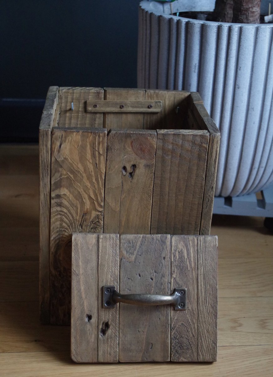 Original4UU's tweet photo. https://t.co/sn2FhymHfZ                                        #woodenbin #bin #rusticbin #rustichouse #cottage #bathroom #bathroombin #farmhouse #foreststyle https://t.co/yhyKy2XSFc