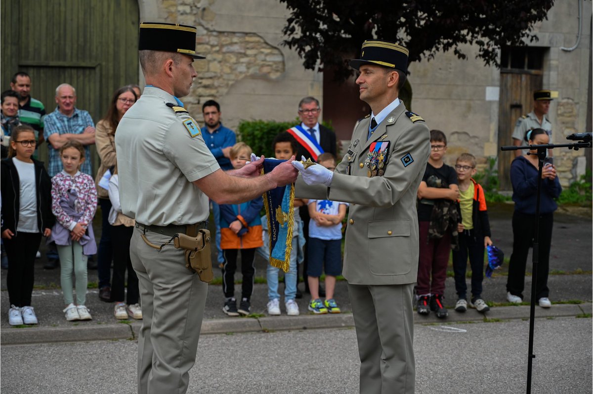 53eRT1's tweet image. #ceremonie

Le bal des passations de commandement continue au 53e Régiment de Transmissions ! Le 20 juin, à Vitrimont, s’est déroulé un moment marquant pour la Compagnie de Commandement et de Logistique (CCL).⚡🪖

#PassCom #CCL
@armeedeterre  @armeeszne @CATNC_FR