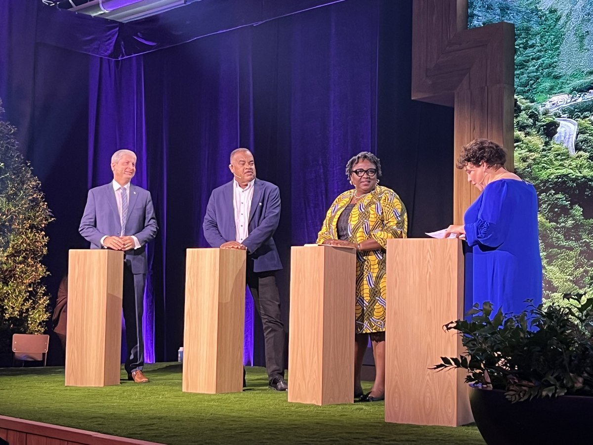 De voorzitter van <a href="/VNGemeenten/">VNG</a>  nodigt de 3 gezaghebbers van #Bonaire #StEustatius en #Saba uit op het podium van dag twee van het jaarcongres #vngjaarcongres2024

Dit zijn de drie bijzondere gemeenten binnen ons Koninkrijk!

Hopi bon!