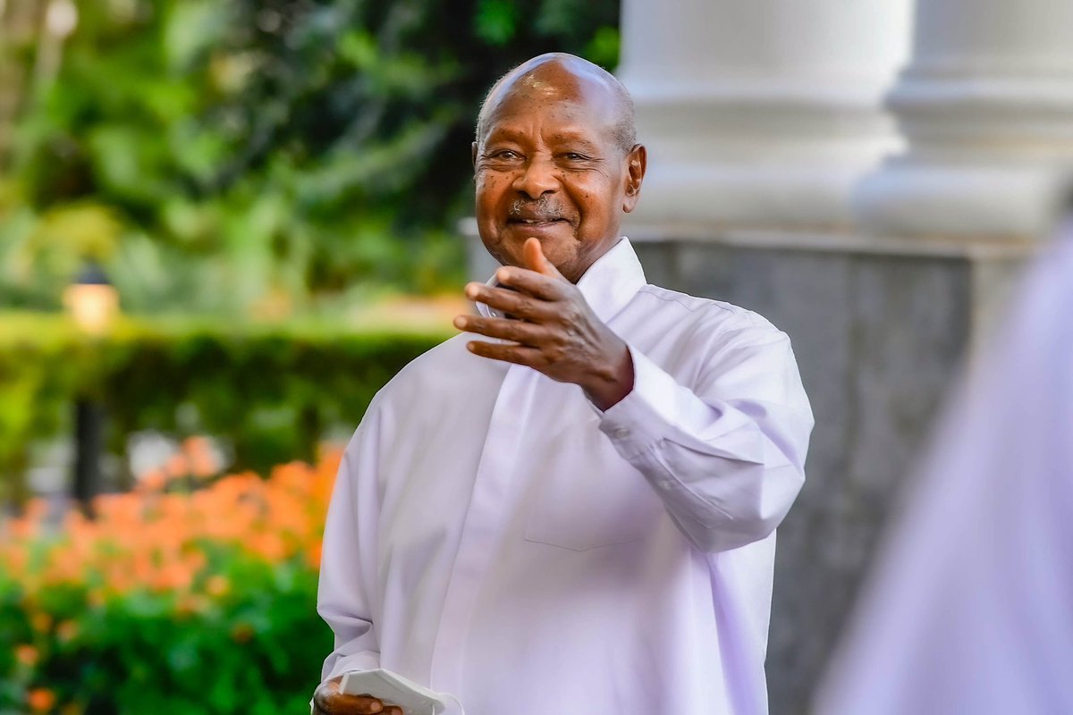KagutaMuseveni's tweet photo. Yesterday, at State House Entebbe I took questions from graduating officers from the Senior Command and  Staff College, Kimaka. In answering their concerns which revolved around defective ideological positions like ethnic antagonism, regional instability, and local parochialism, I shared the NRM’s principles and how we have been able to manage growth and development. 

I also urged them to safeguard their economies against the Politics of identity which undermines national unity in many of these African countries but is also responsible for the failure of national institutions like the building of a strong army. 

I congratulate them on the completion of the course.