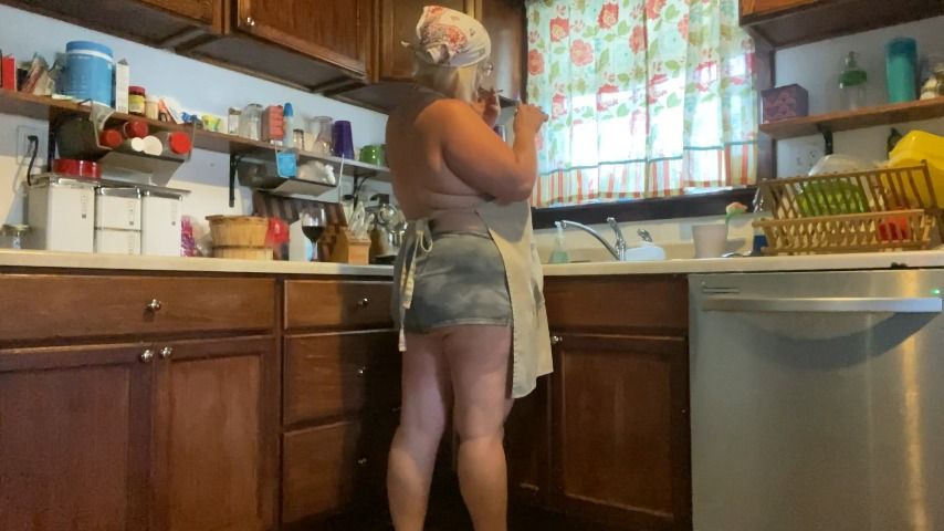 TexyV's tweet photo. VID SOLD! BBW Stepmom Joi 🔥 Check it out! https://t.co/odQbpn9Jx0 #MVSales @manyvids https://t.co/A4EMPaYpO8