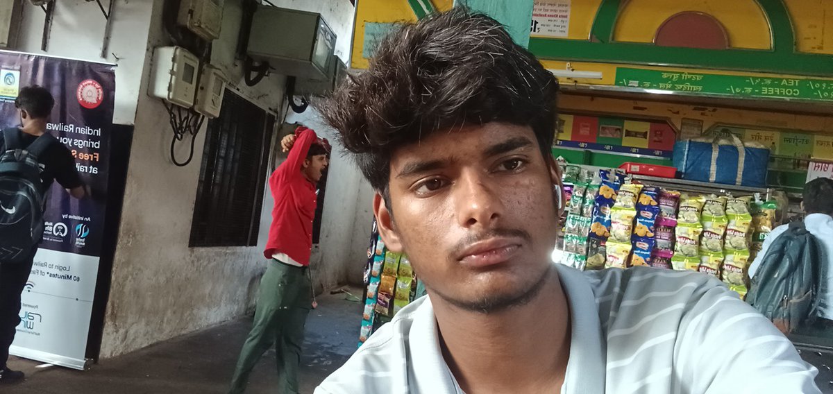 Rithikyadavv's tweet photo. Mumbai dadar  waiting for my journey https://t.co/wwrRCgDtWl