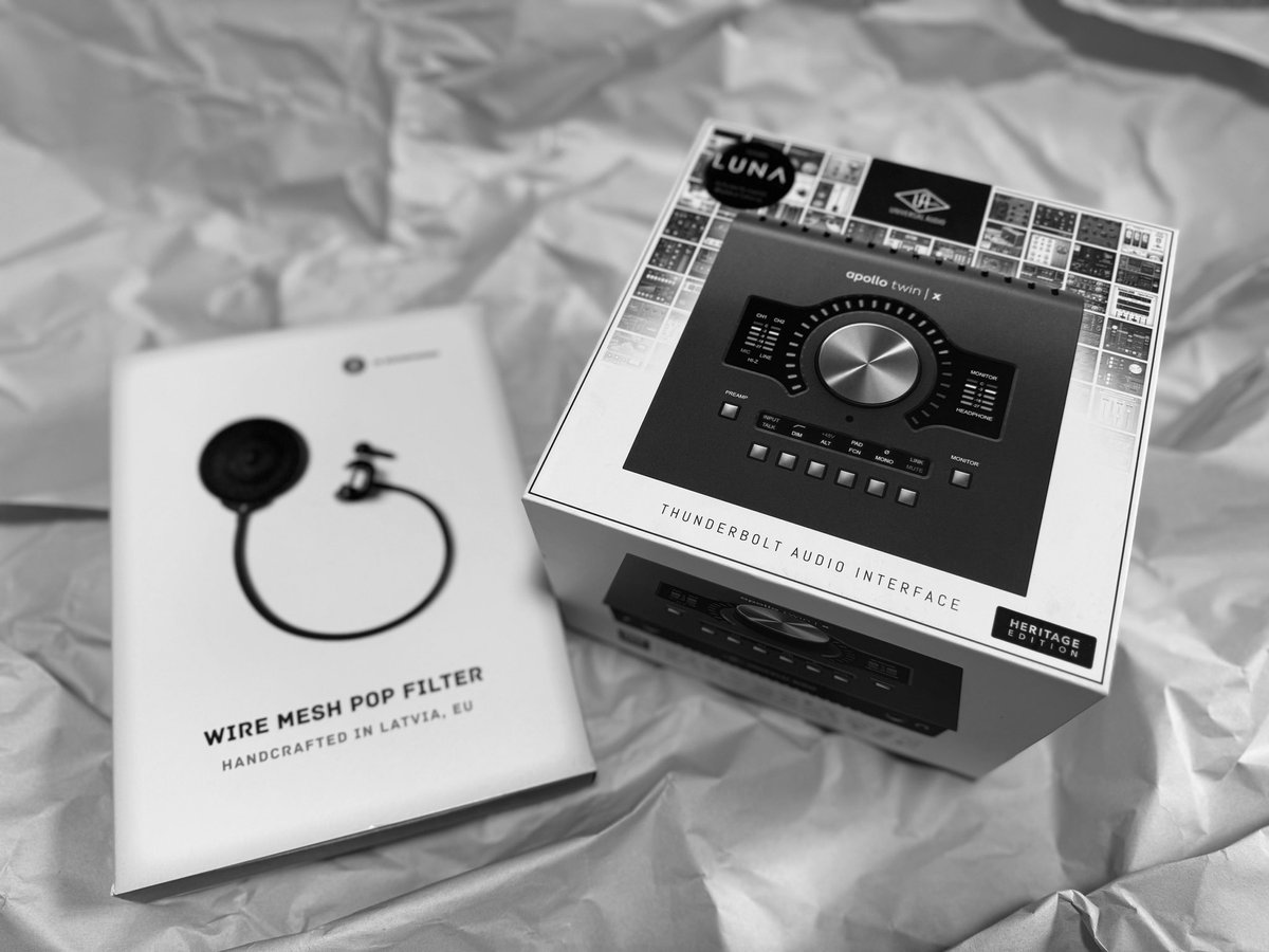 KCODEst's tweet image. スタジオには新しい機材が届きました！
早速レコーディング日なので開封していきます！
 #uad  #popfilter  #レコーディング