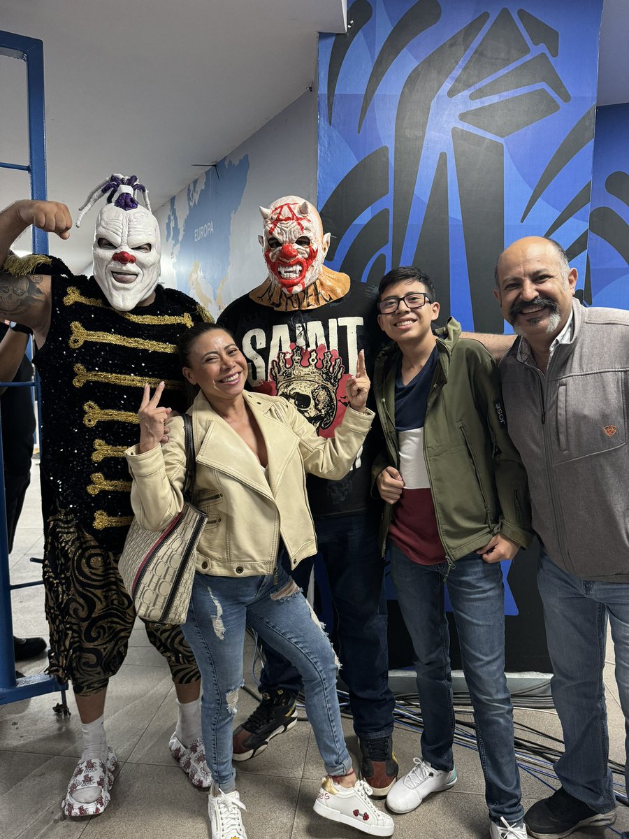 PerlaShirt's tweet photo. Luchas AAA lo mejor https://t.co/yvzXkZhIRV