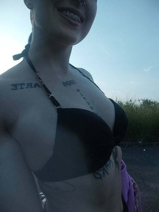 Dale que vuelven los directos en la calle 🔥😈 #MiercolesdeBikini en @amateur_tv https://t.co/VphTZpa7<a href="/tag/miercolesdebikini"class="tags">#MiercolesdeBikini</a>