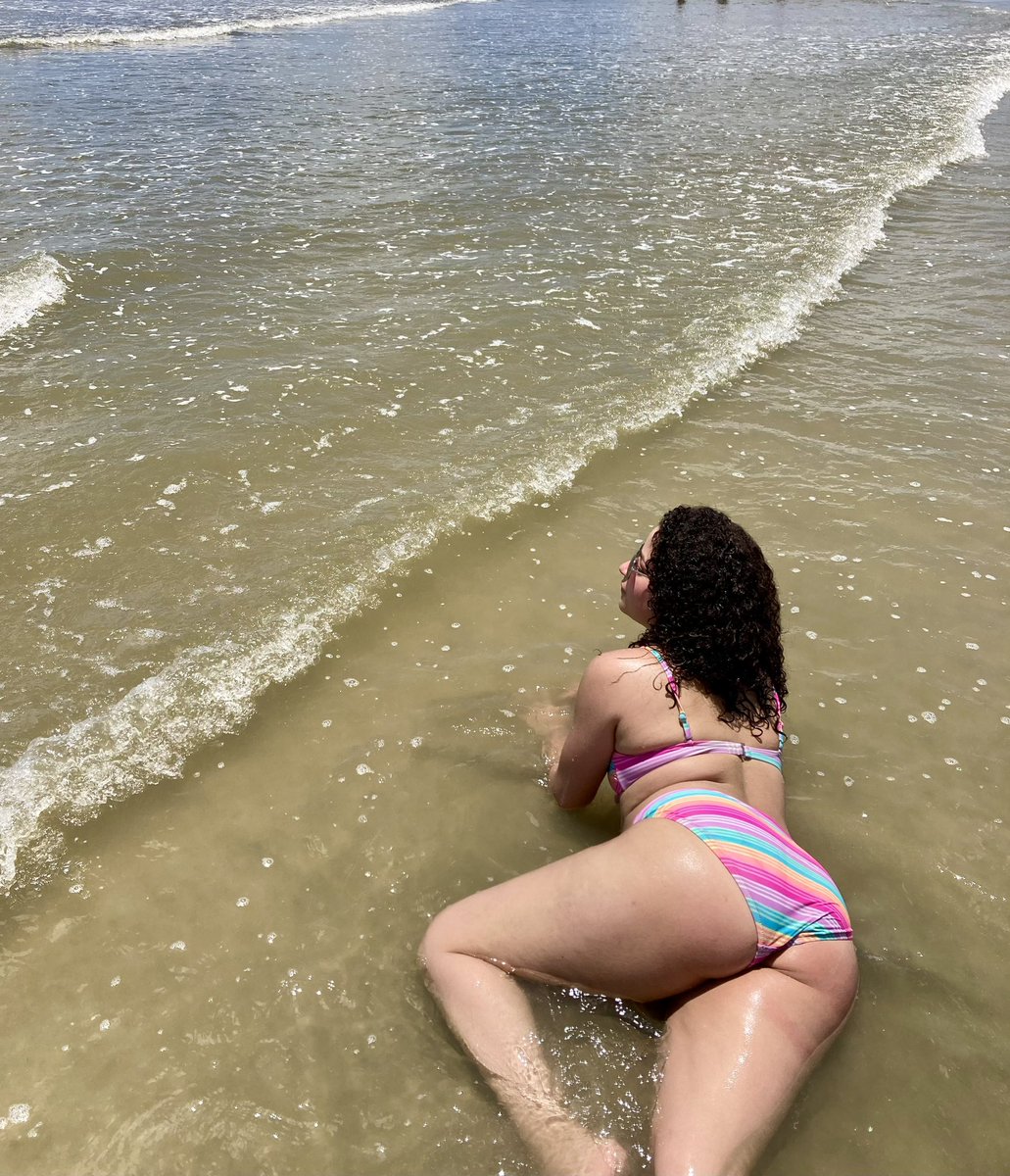 1Haley_Danielle's tweet photo. Galveston Island Baby 🏝️
.
.
.
.
#TheBombshell #HaleyDanielle #BombshellCommentator #BombshellManager #BombshellAnnouncer #BombshellWrestler #BeachBabe #GalvestonIslandBaby #BornOnTheIsland https://t.co/eYDBqU3LuO