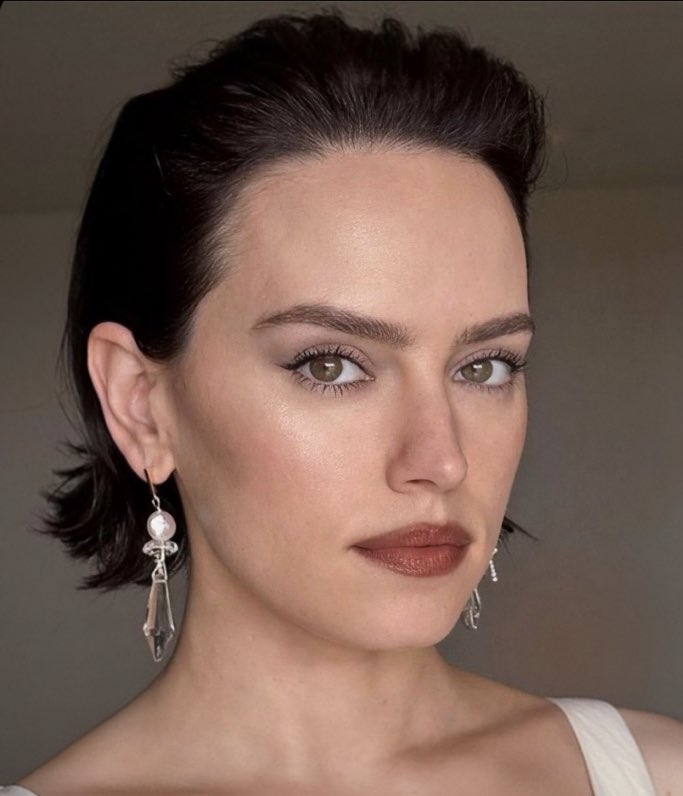 oliviamunne's tweet photo. Daisy Ridley’s profile 💣. #daisyridley https://t.co/n388lOFi4H