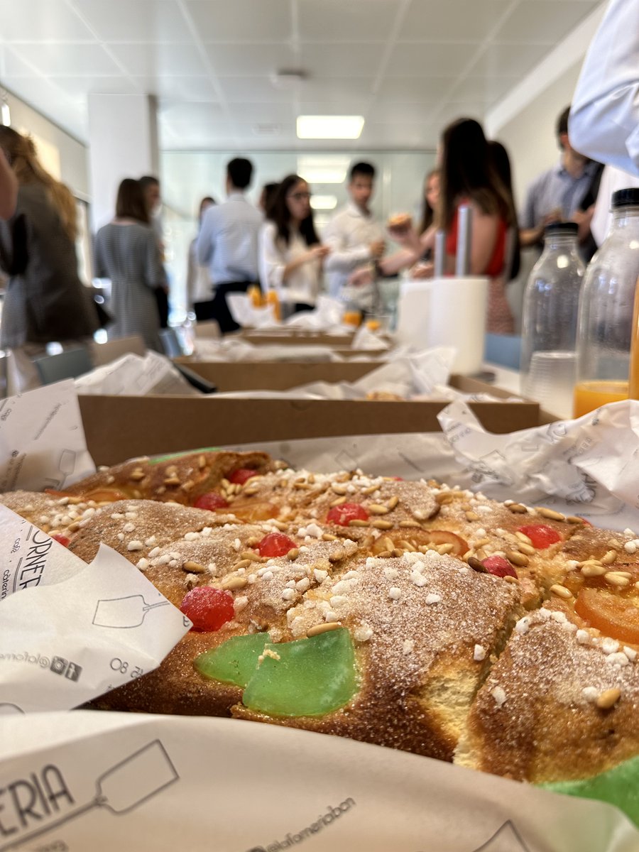 #SomosIQVIA: el equipo de IQVIA Comercial en #Barcelona disfrutó ayer de un desayuno por la festividad de Sant Joan. Al margen de las coques típicas, la celebración de estas festividades locales fomentan muchos de los valores que enriquecen nuestra compañía. ¡Gràcies a tothom 🫶!