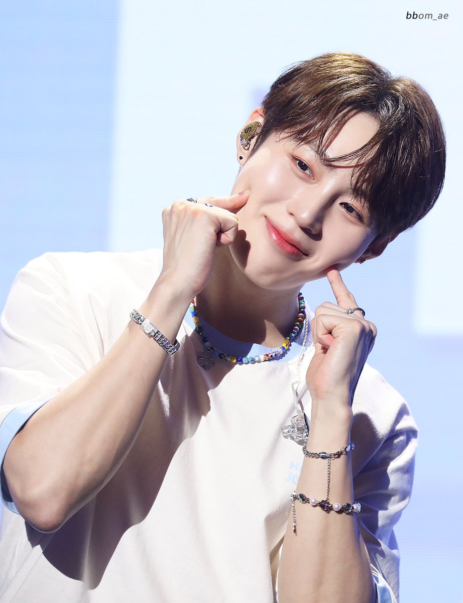 ୧ ˃ᴗ˂ ୨                                       ୧ ❛ᴗ❛ ୨
#하성운