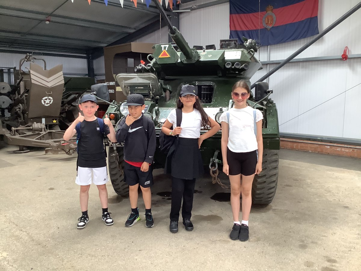 HMS Queen Elizabeth tweet media