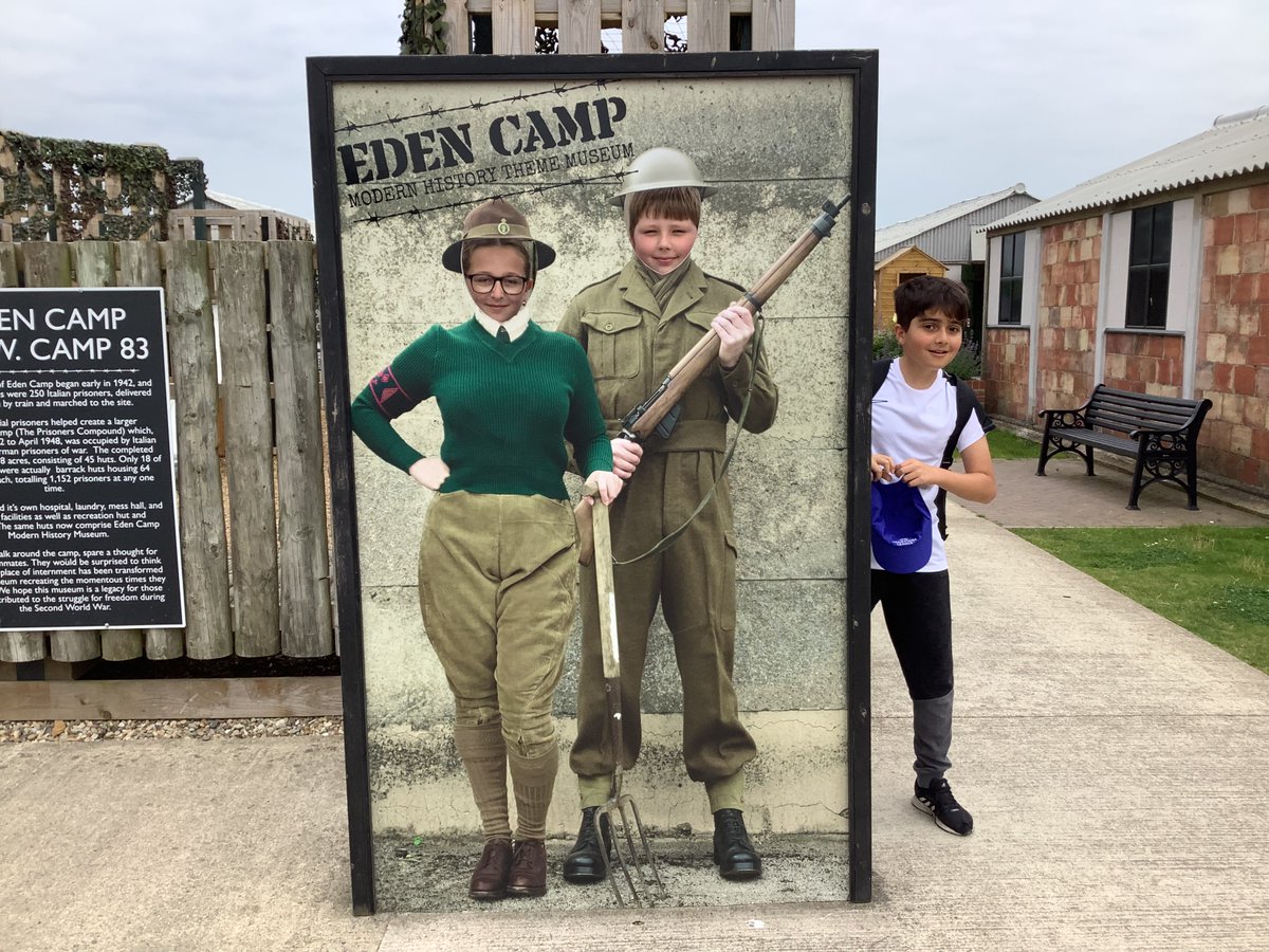 HMS Queen Elizabeth tweet media