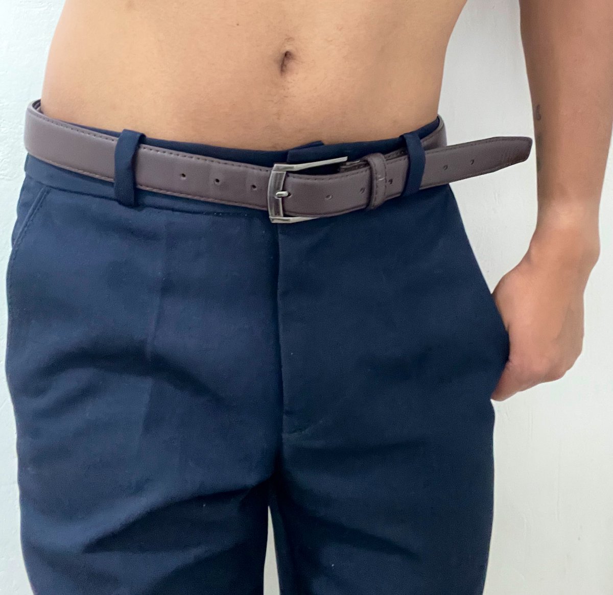 David_Suitxxx's tweet photo. Buenas noches amigos de X.
Me encanta mi pantalón de vestir ¿Y a ustedes? 🥵
Ven u mamela para que mi verga termine de ponerse bien dura.🍆🤤
Comparte.🔁
Comenta.🤩
#Suits #suitdaddy #sexogay #mansuits #gaysuit #gaymen
#gayoffice #gaysuit #gaybusinessman
#pantalondevestir https://t.co/W4fB46bbTG