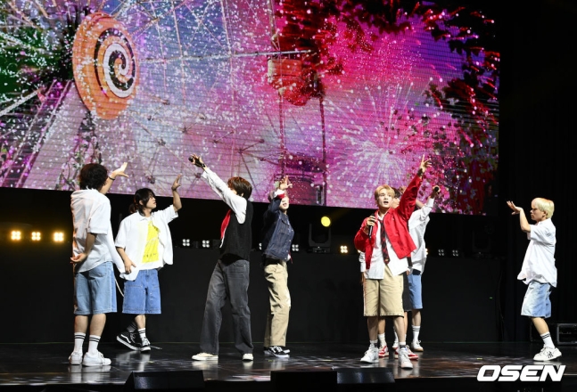 Kstyle_news's tweet image. 【PHOTO】Mnet「Build Up」で優勝したB․D․U、1stミニアルバム「Wishpool」発売記念ショーケースを開催

▼ソロカットあり
news.kstyle.com/article.ksn?ar…

#BDU #비디유 #Wishpool #MyOne