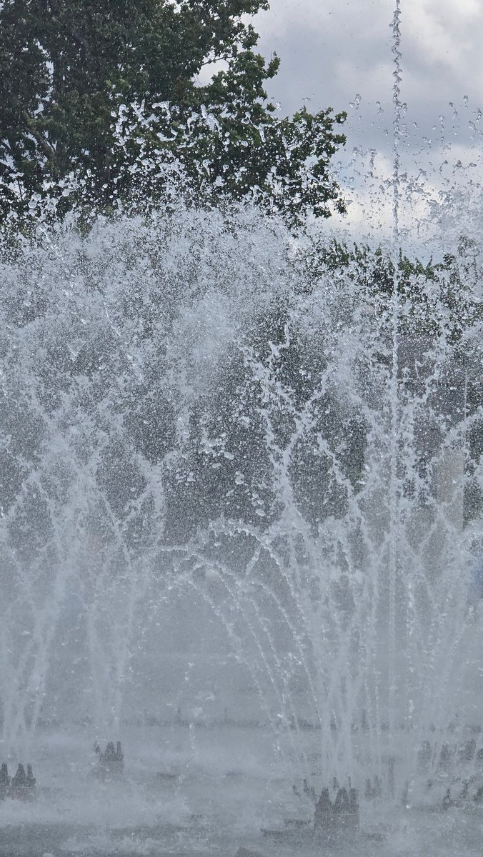 justyna_buszko's tweet photo. @DailyPicTheme2 The Fountain Park is a great resting place, especially on a hot day.
#DailyPictureTheme
#RestingPlace https://t.co/lQkBekLbgA