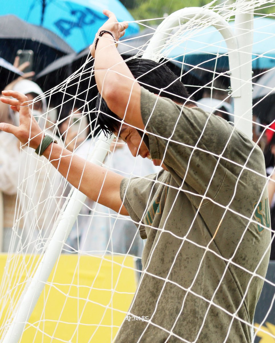 계정 잠시 닫았지만
희찬 짤 생성은 계속된다