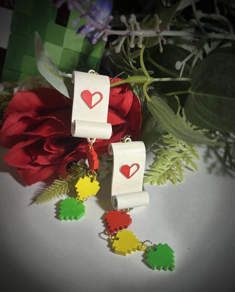 hydraticc's tweet image. 💚💛❤️I made life series earrings!❤️💛💚
I modeled, printed, painted, and assembled these guys from scratch, and I really like how they came out! 

I got asked if I would be selling them, so an interest check for that will be below :)