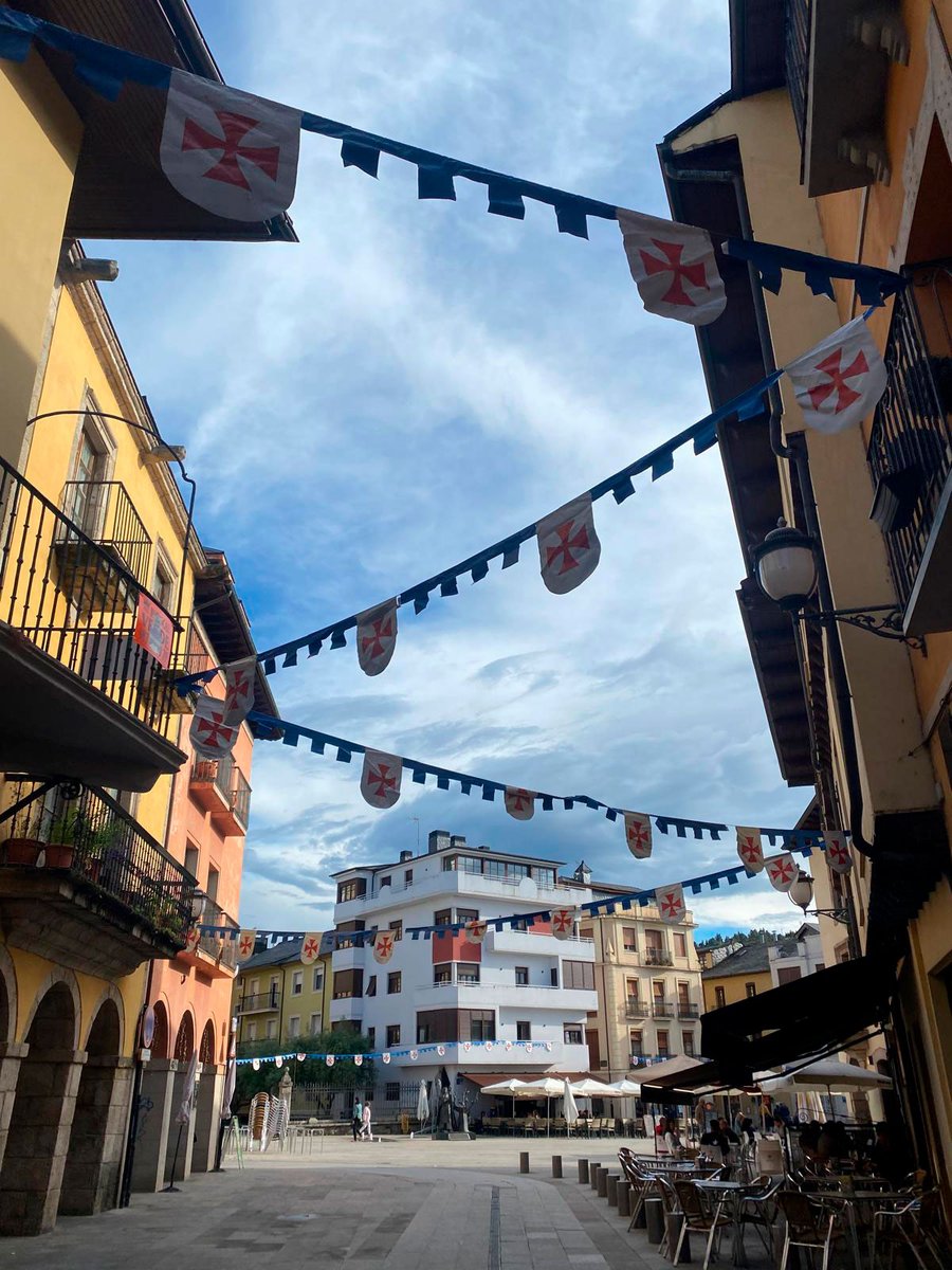 🤩🤩 El casco histórico de la ciudad ya aguarda la celebración de la Noche Templaria.

👉 Del 4 al 7 de julio, vive la magia de los templarios en #Ponferrada.

#nochetemplaria🍷 #turismoponferrada #Bierzo