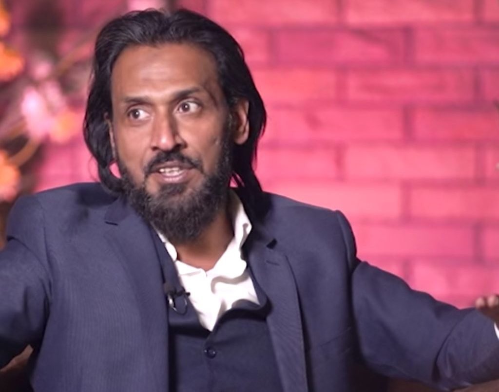 اس لعنتی پے آپ کہاں سے لعنت بھیج رہے ہیں ۔۔۔۔؟؟؟

میں فیصل آباد سے 🖐️🖐️