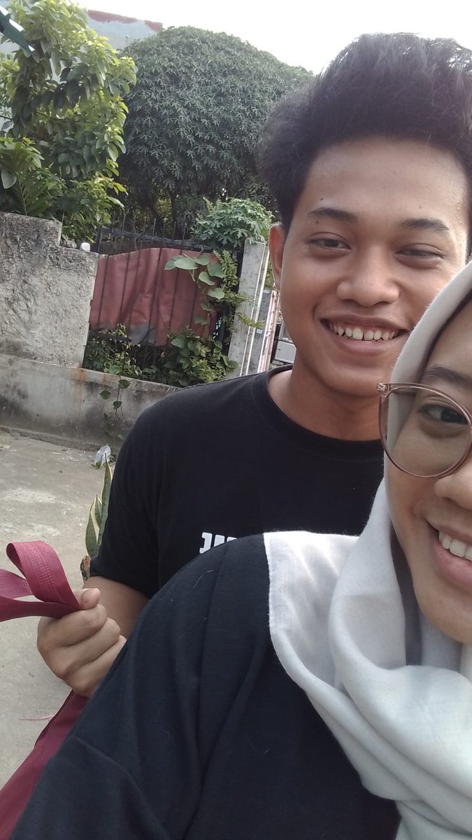 jooyyk's tweet photo. Kita meler, dia ketularan Bayu. Dianter konsumsi yang menyehatkan dari cewe cantik https://t.co/YXzOvUabyW