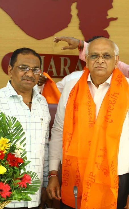 VijayKa25091975's tweet image. 💐🙏जन्मदिन की हार्दिक शुभकामनाएँ🙏💐
देव भुमी द्वारका डिस्ट्रिक्ट भाजपा के पूर्व संगठन महामंत्री एवं जाम खंभालीया न.पा. पूर्व प्रमुख मेरे बड़ेभाई श्री शौलेषलाई को जन्मदिन की हार्दिक शुभकामनाएँ 🙏💐💐
#Modi03 #ParliamentSession 
#RamMandir #ExamCancelled 
#Emergency #Khalistani