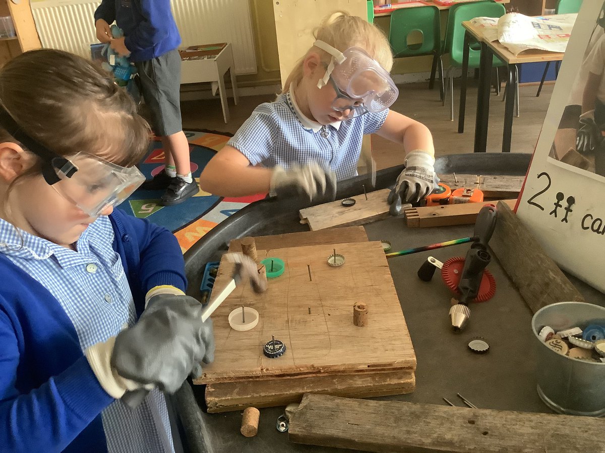 LlanFach2030's tweet photo. We can use tools safely to innovate and create! @LlanishenFach https://t.co/qGMektwRNg