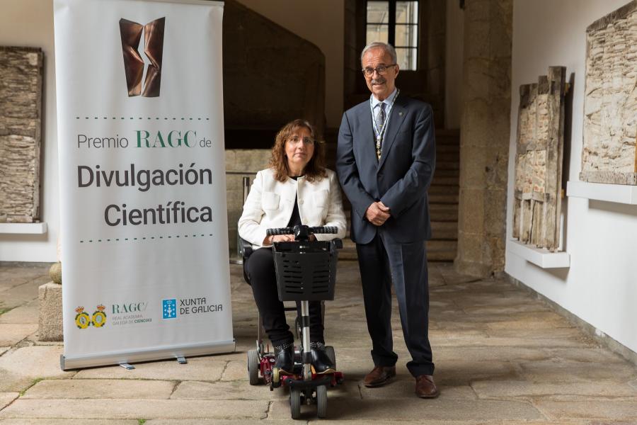 Fac. Matemáticas (@matematicasusc) on Twitter photo A profesora da nosa Facultade <a href="/ElenaAbal/">elena abal</a> recibiu o "Premio de Divulgación Científica" que concede a Real Academia Galega de Ciencias, recoñecendo así a súa traxectoria sobre a divulgación da ciencia en Galicia. Parabéns!
usc.gal/gl/xornal/nova… A profesora da nosa Facultade <a href="/ElenaAbal/">elena abal</a> recibiu o "Premio de Divulgación Científica" que concede a Real Academia Galega de Ciencias, recoñecendo así a súa traxectoria sobre a divulgación da ciencia en Galicia. Parabéns!
usc.gal/gl/xornal/nova…