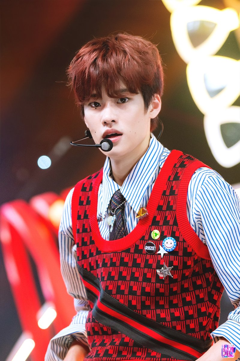 📸240623 인기가요 #현장포토

#라이즈 만 보면 짖는 인가홈마
ㄴ멍멍멍멍!!컹컹컹컹!!크르르르찰칵찰칵..🧡왈왈왈왈왈!!멍멍멍멍!!컹컹컹컹!!크르르르찰칵찰칵..🧡멍멍멍멍!!!왈왈왈왈왈!!

아 오랜만이에요 락스타 왕자님들..🎸🔽
MORE🔗programs.sbs.co.kr/enter/gayo/vis…

#인기가요 #RIIZE <a href="/RIIZE_official/">RIIZE</a>