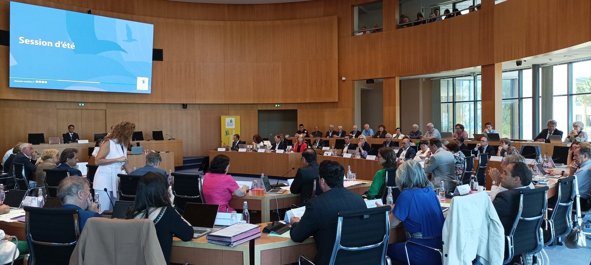 Ouverture de la session d'été, ce matin.
Le budget voté en avril fait déjà l'objet d'une décision modificative car les droits de mutation sont inférieurs aux prévisions.
Nous demandons que le Département fixe ses priorités pour assurer sa mission fondamentale : la solidarité.
