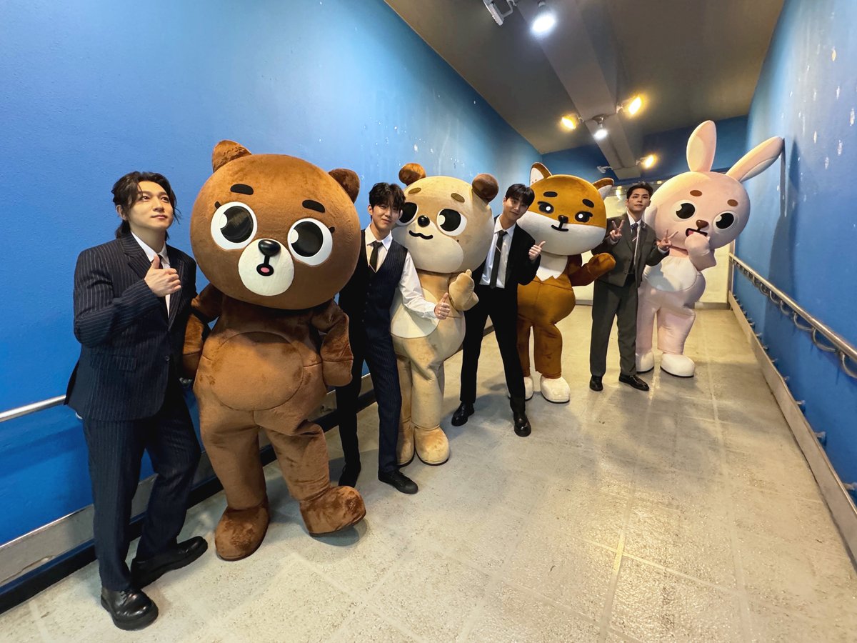 [ #DAY6_BEHIND ]

나머지는 방케필돈이 할게요.
오늘은 얼른 퇴근하세요.

내일 사무실에서 뵙겠습니다!👋

#DAY6 #데이식스
#MyDay
#DAY6_3RD_FANMEETING
#I_Need_My_Day