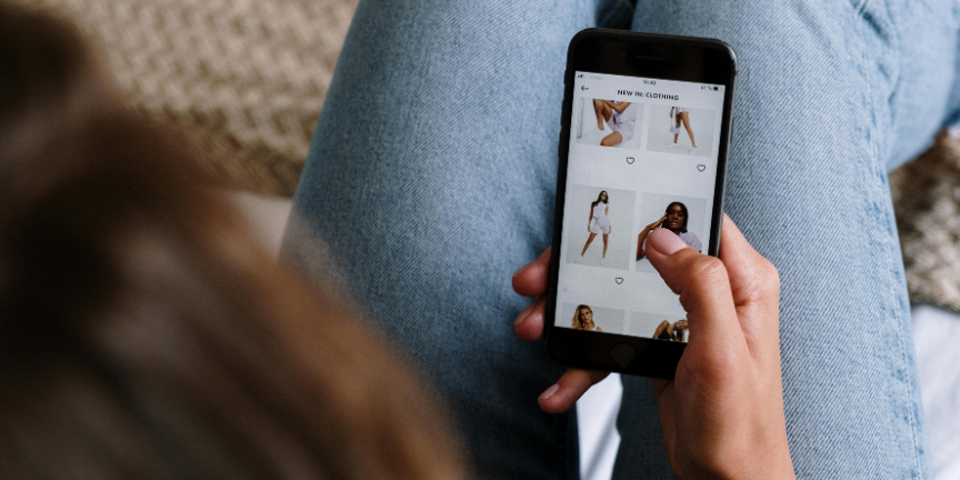 Awin_FR's tweet image. On prévoit que les ventes de #mcommerce aux États-Unis atteindront 558,29 milliards de dollars cette année. Grâce au partenariat d&apos;Awin avec @Button, 1,3 million d&apos;installations d&apos;app ont été réalisées et le #TauxDeConversion in-app a augmenté de 2,7 fois. ow.ly/H4VS50SnURg