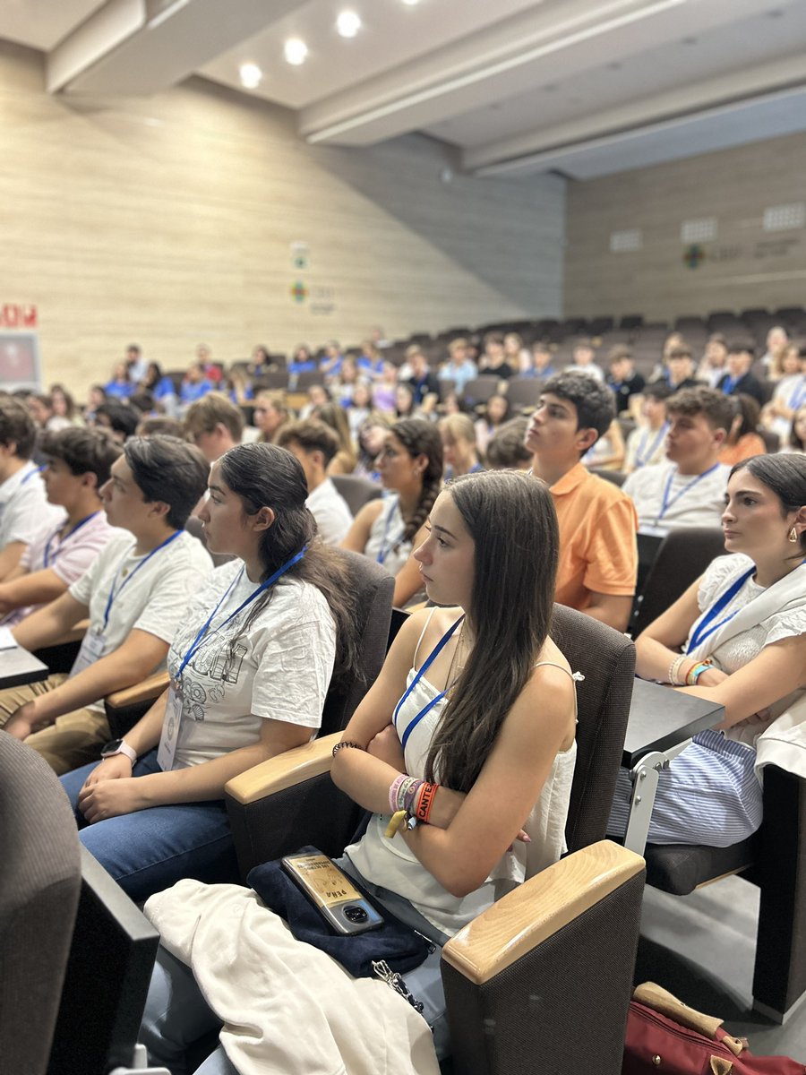 USPCEU's tweet photo. Guillermo Gauna-Vivas @willperman , fundador de @Ayudame3D , nos cuenta en el #CEUSummerExperience cómo la tecnología puede cambiar el mundo con una charla inspiradora sobre crecimiento personal y profesional a través de los valores. https://t.co/IGBVX8KbZb