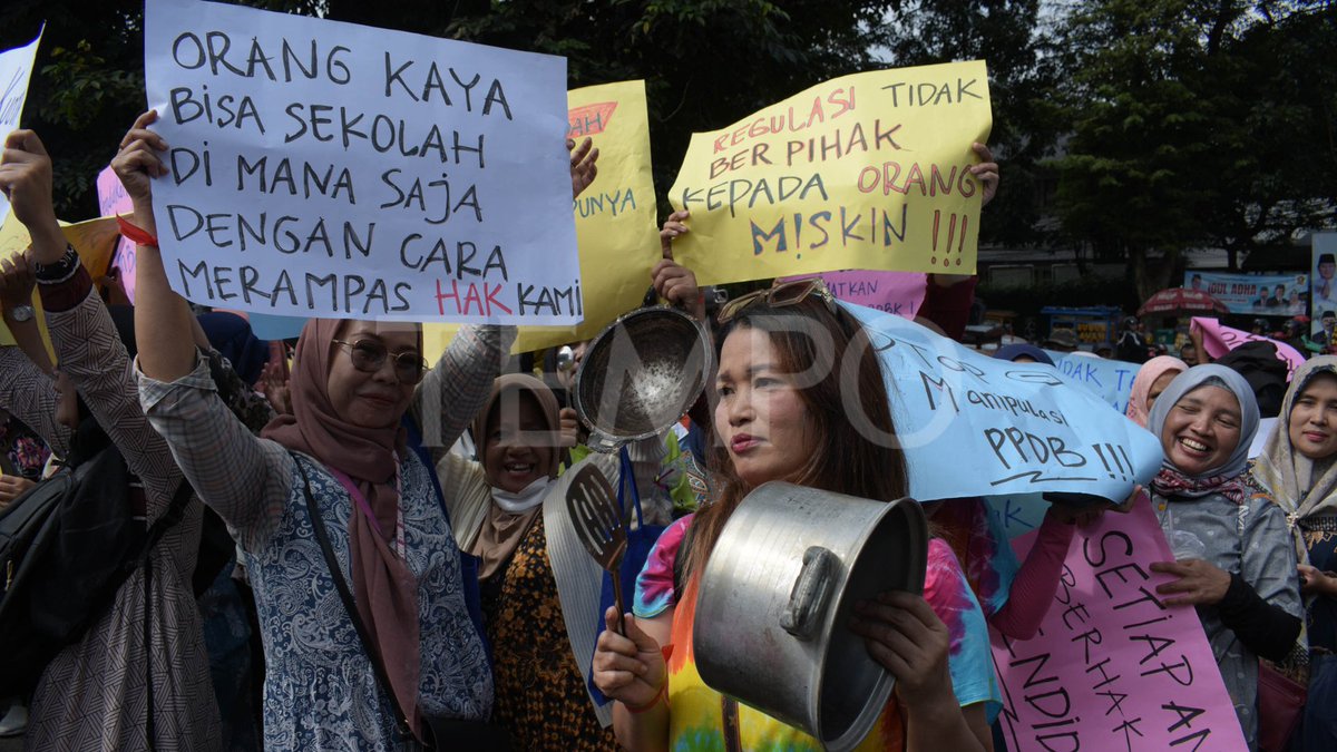 tempodotco's tweet image. [TEMPO FOTO]

Aksi Ibu-ibu Gruduk DPRD Jawa Barat saat Protes PPDB

📷: Tempo

#PPDB #JawaBarat #TempoFoto